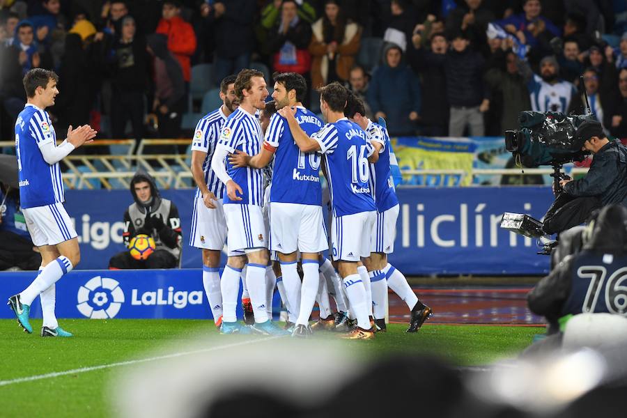 Las mejores imágenes del encuentro entre la Real Sociedad y el F.C. Barcelona en el estadio de Anoeta