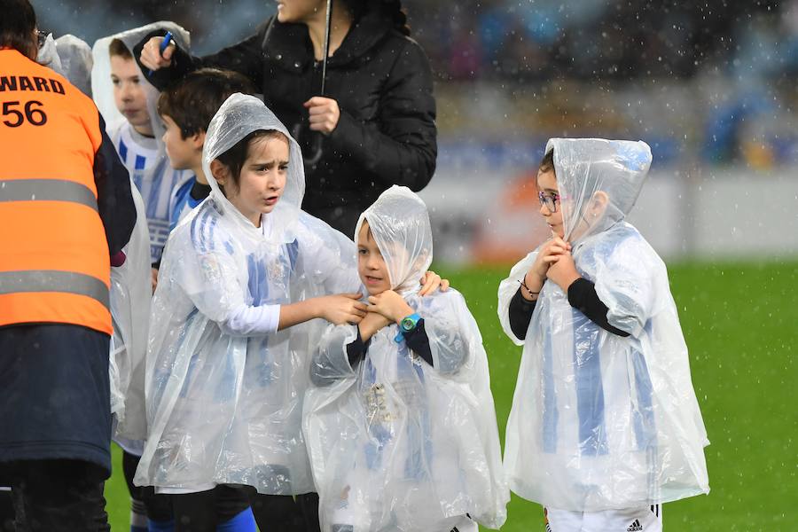 Las mejores imágenes del encuentro entre la Real Sociedad y el F.C. Barcelona en el estadio de Anoeta