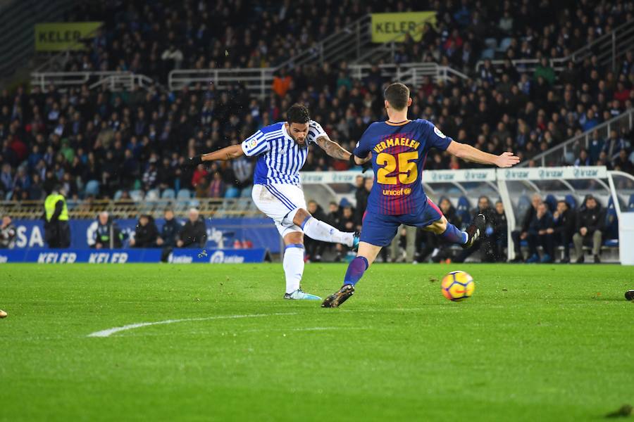 Las mejores imágenes del encuentro entre la Real Sociedad y el F.C. Barcelona en el estadio de Anoeta