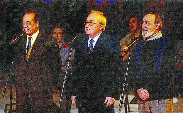 Julen, Juan Mari eta Andoni Lekuona kantuan Euskal Telebistan, 2002ko eguberrietan