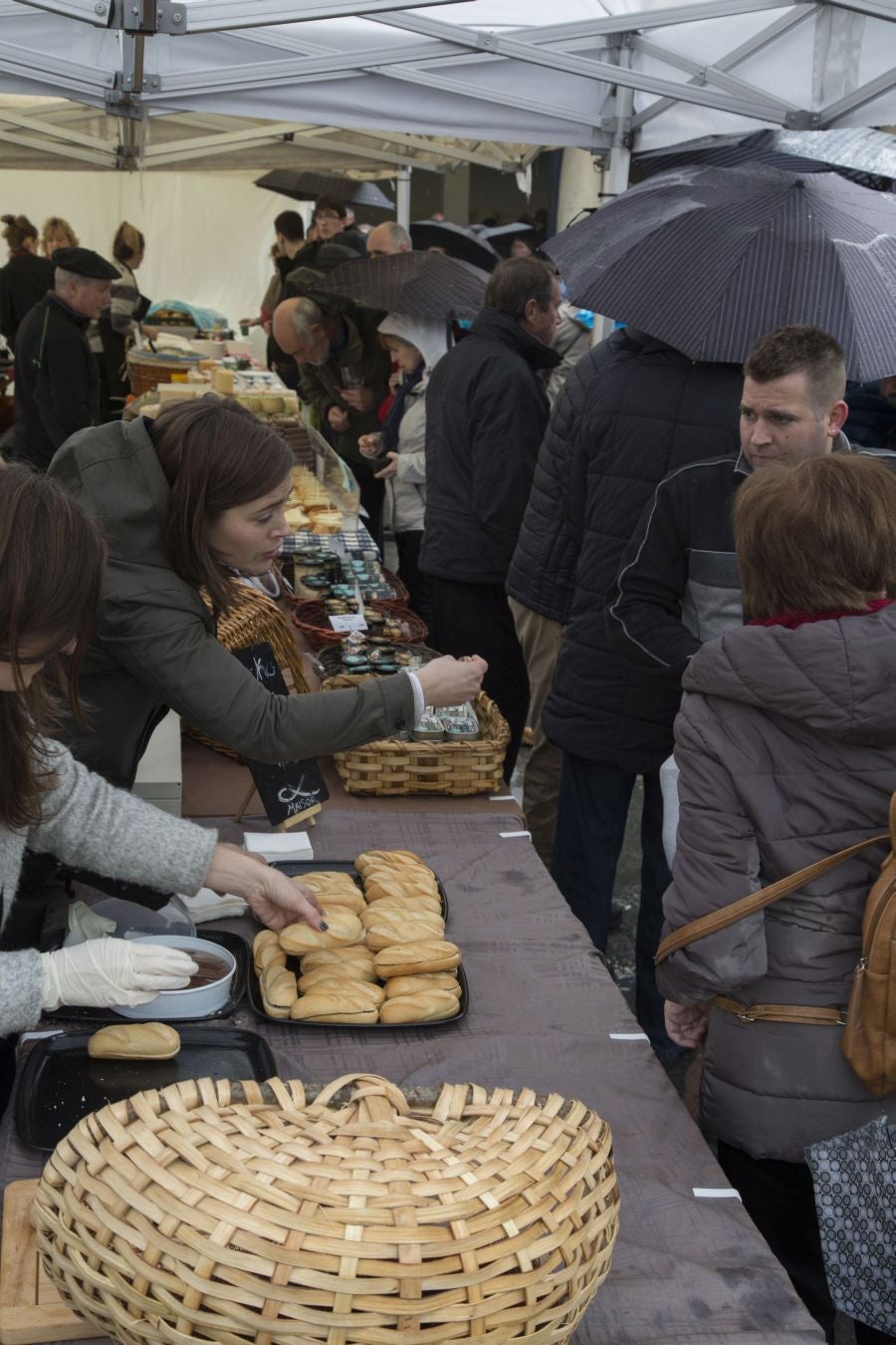 Getaria ha acogido la presentación y degustación de la nueva cosecha