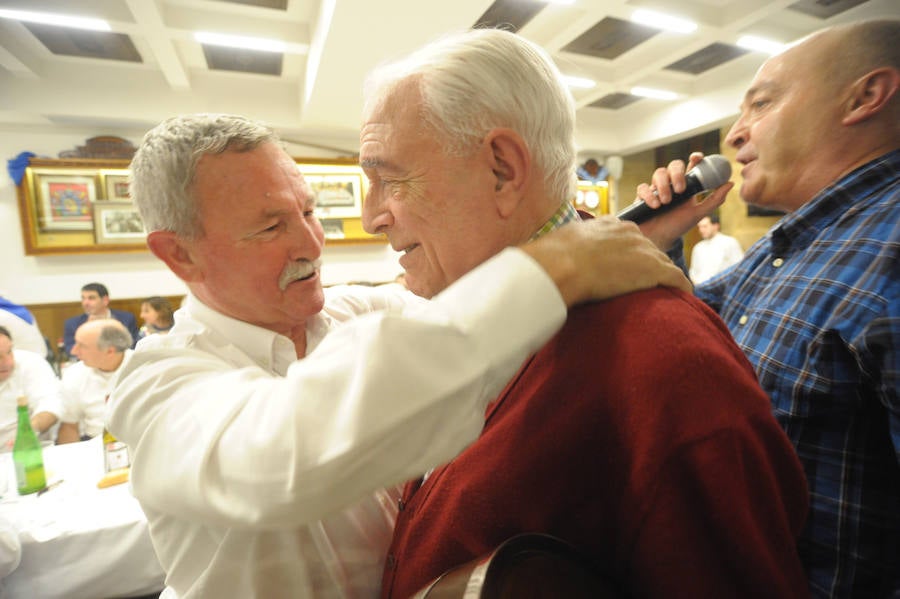 Un año más las sociedades de San Sebastián se han llenado de buen ambiente y mejor gastronomía en la víspera de su día grande y con un gran protagonista, Richard Oribe, Tambor de Oro 2018.