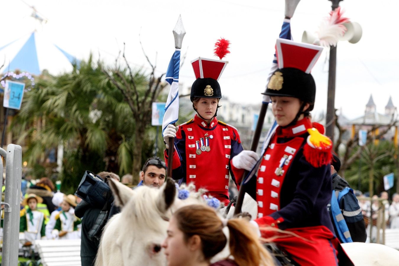 Casi 5.000 niños han desfilado por el centro de San Sebastián al son de la música de Sarriegui