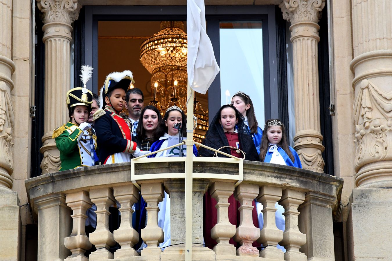 Casi 5.000 niños han desfilado por el centro de San Sebastián al son de la música de Sarriegui