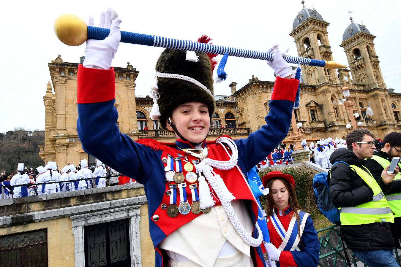Casi 5.000 niños han desfilado por el centro de San Sebastián al son de la música de Sarriegui