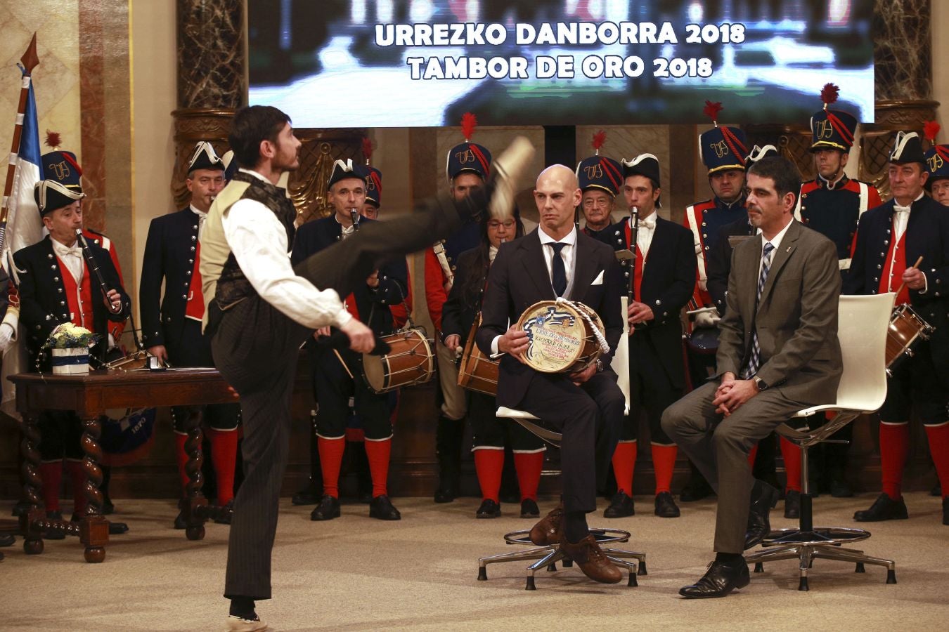 El deportista paralímpico ve cumplido su sueño de hacerse con el máximo galardón de la ciudad en una ceremonia llena de emoción