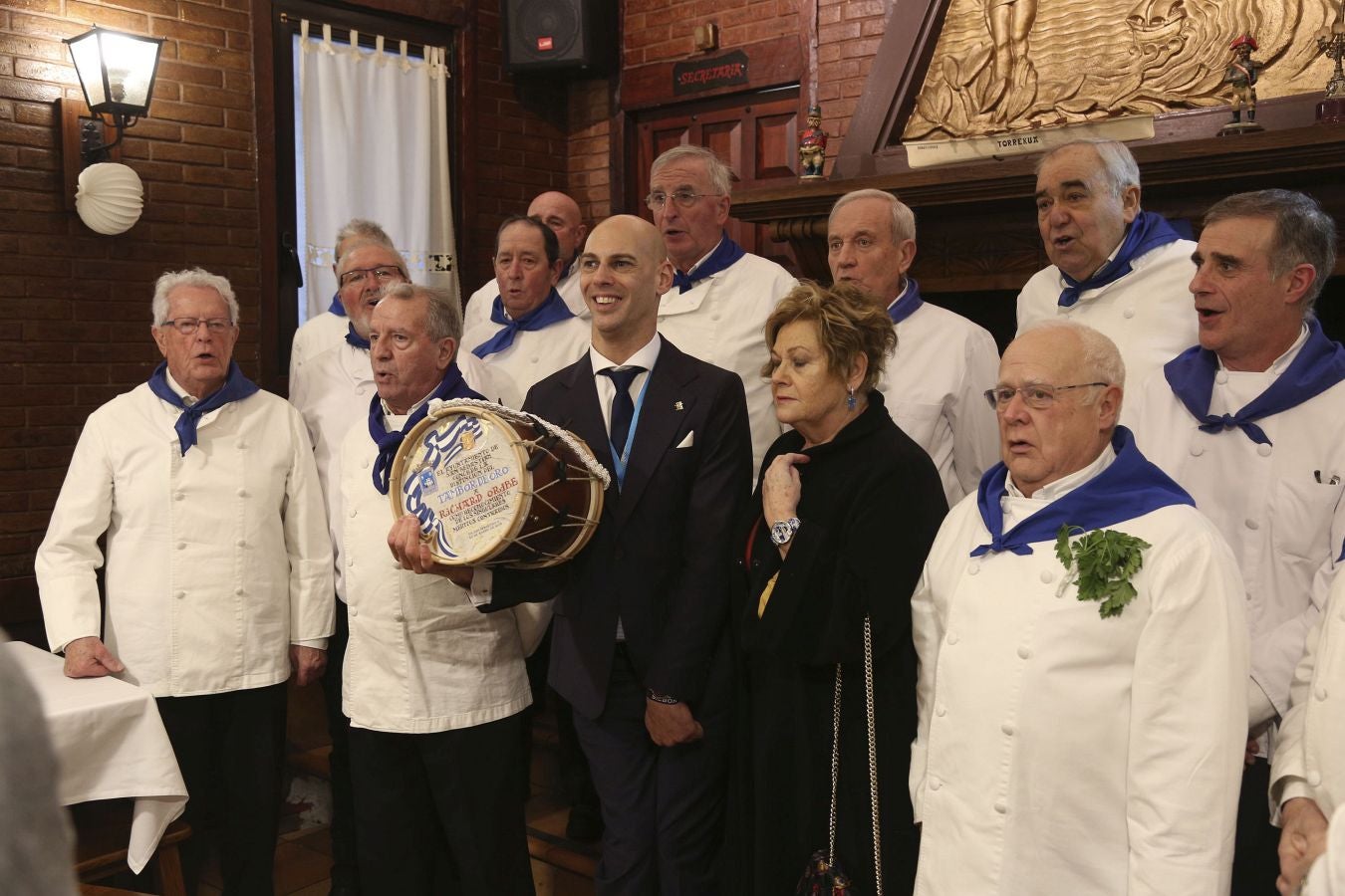 El deportista paralímpico ve cumplido su sueño de hacerse con el máximo galardón de la ciudad en una ceremonia llena de emoción