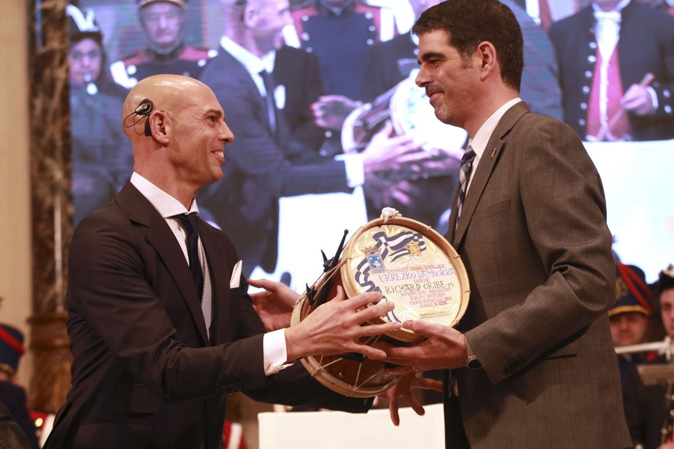 El deportista paralímpico ve cumplido su sueño de hacerse con el máximo galardón de la ciudad en una ceremonia llena de emoción