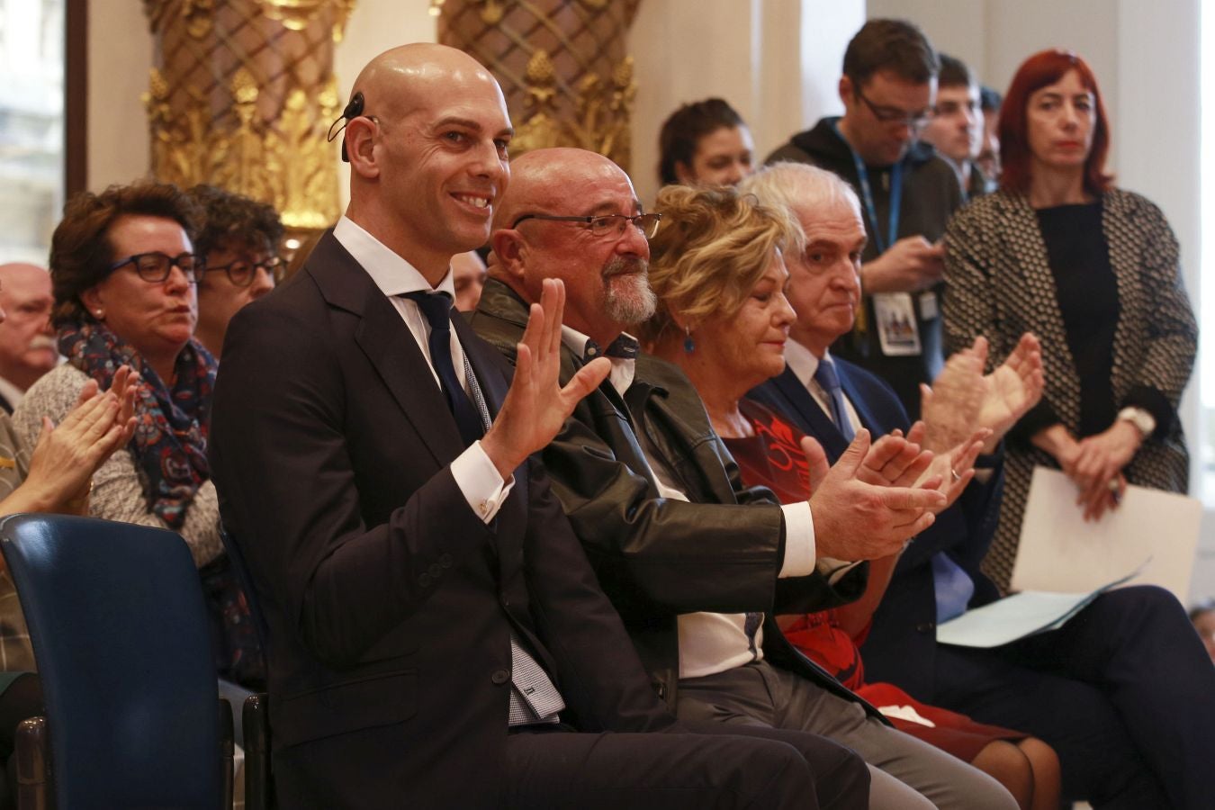 El deportista paralímpico ve cumplido su sueño de hacerse con el máximo galardón de la ciudad en una ceremonia llena de emoción