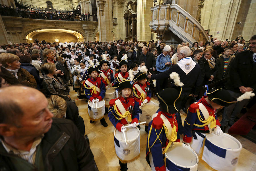 La tamborrada cierra la misa presidida por Munilla en honor al Santo Patrón con protagonismo especial del Orfeón Donostiarra