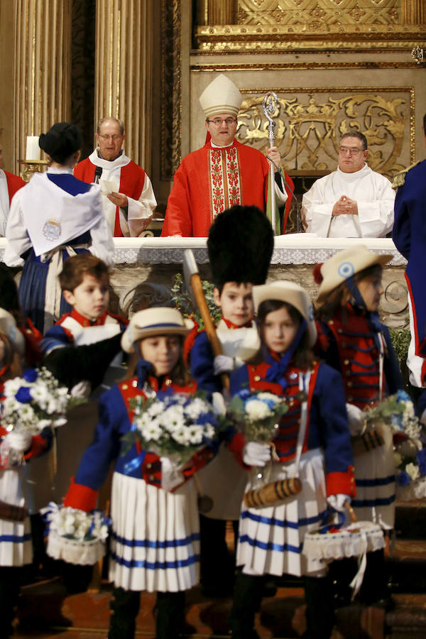 La tamborrada cierra la misa presidida por Munilla en honor al Santo Patrón con protagonismo especial del Orfeón Donostiarra
