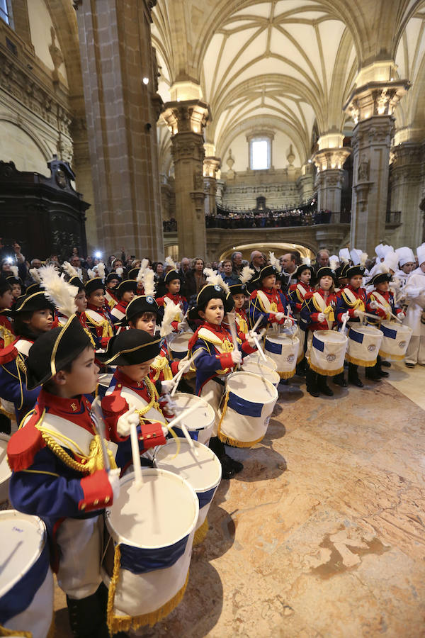 La tamborrada cierra la misa presidida por Munilla en honor al Santo Patrón con protagonismo especial del Orfeón Donostiarra