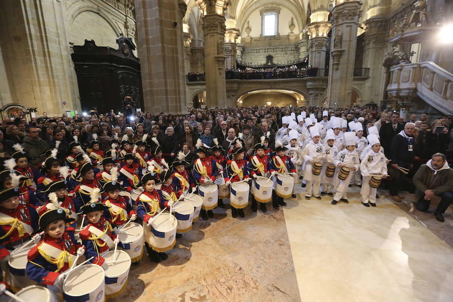 La tamborrada cierra la misa presidida por Munilla en honor al Santo Patrón con protagonismo especial del Orfeón Donostiarra