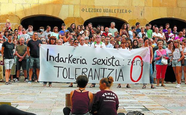 La agresión provocó varias concentraciones de protesta, como ésta en Lezo. 