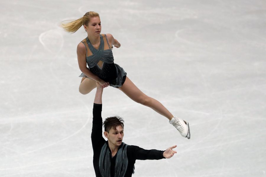 Decenas de patinadores participan en Taipei en el Campeonato de Patinaje Artístico Four Continents donde coinciden varios medallistas olímpicos. 