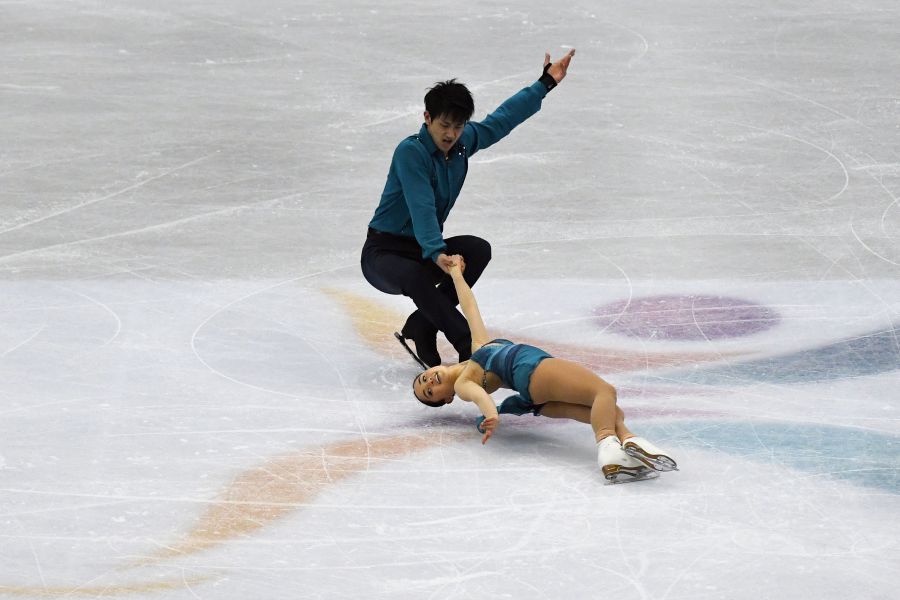 Decenas de patinadores participan en Taipei en el Campeonato de Patinaje Artístico Four Continents donde coinciden varios medallistas olímpicos. 