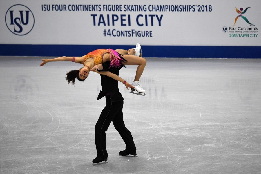 Decenas de patinadores participan en Taipei en el Campeonato de Patinaje Artístico Four Continents donde coinciden varios medallistas olímpicos. 