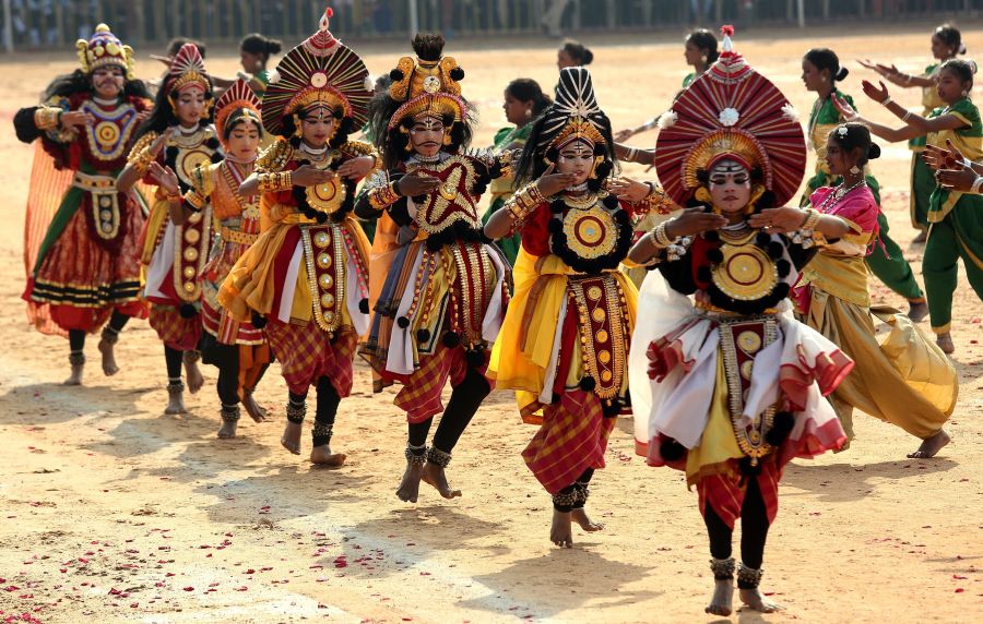 Un gran desfile civil y militar, que ha tenido este año como invitados especiales a los países de la Asociación de Naciones del Sudeste Asiático, conmemora la aprobación de la Constitución en India. 