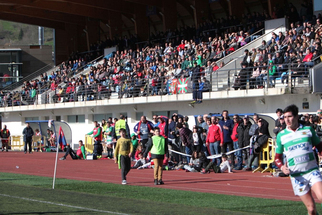 El Ampo Ordizia ha logrado este domingo una importante victoria (27-26) ante el Senor Independiente, que cede la tercera plaza al Sanitas Alcobendas, mientras los guipuzcoanos son sextos.