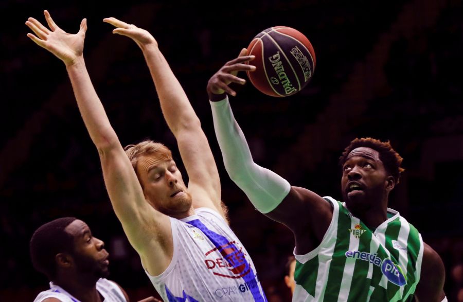 El Delteco Gipuzkoa Basket ha logrado ante el Betis en Sevilla una importante victoria que le acerca al objetivo de la permanencia.