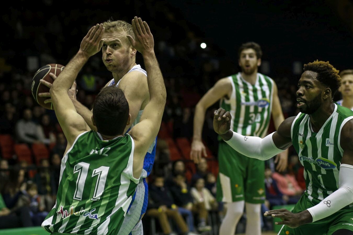 El Delteco Gipuzkoa Basket ha logrado ante el Betis en Sevilla una importante victoria que le acerca al objetivo de la permanencia.