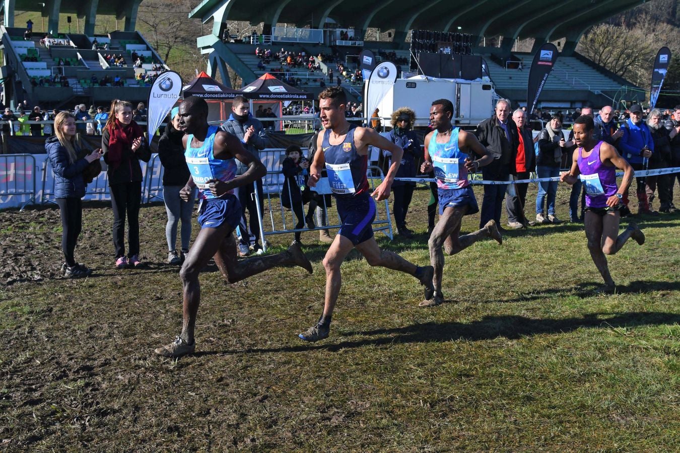 El bahrení de origen etíope Aweke Ayalew y la keniana Daisy Jepkemei se han impuesto en la 63 edición del cross de San Sebastián, disputado en el Hipódromo en un circuito lleno de barro que ha favorecido el espectáculo.