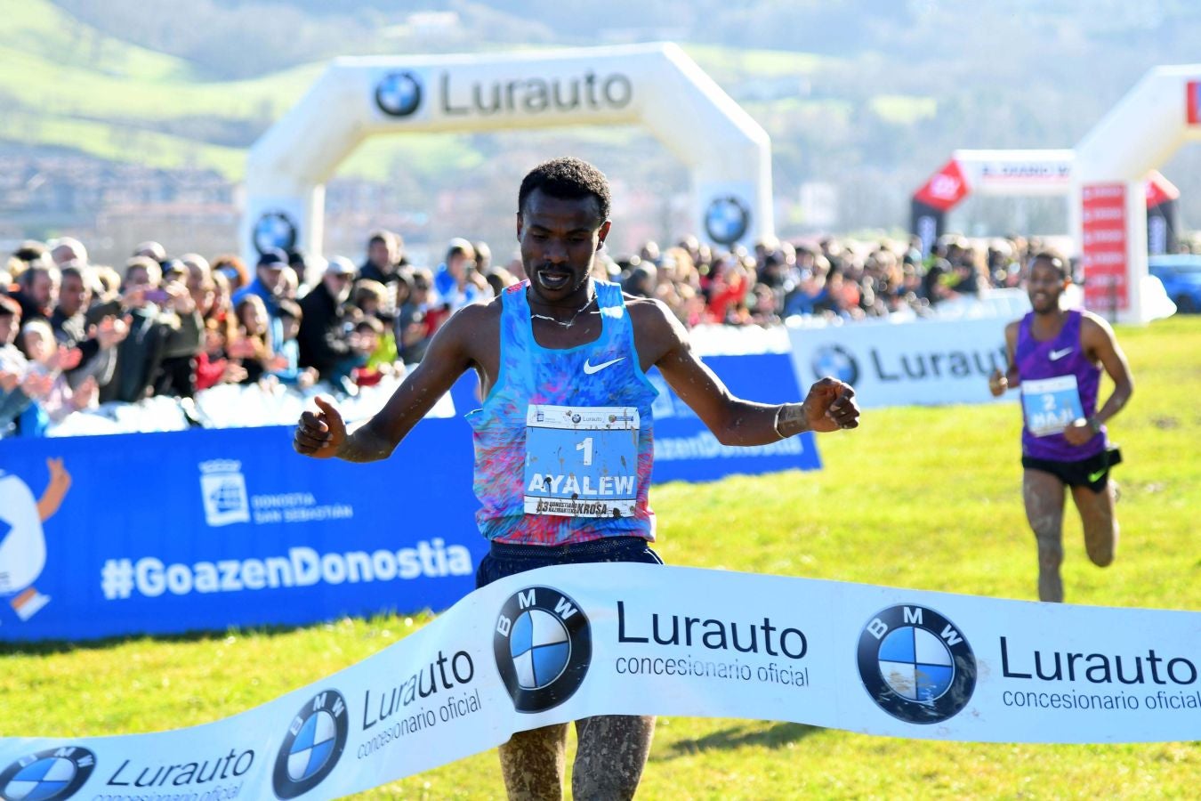 El bahrení de origen etíope Aweke Ayalew y la keniana Daisy Jepkemei se han impuesto en la 63 edición del cross de San Sebastián, disputado en el Hipódromo en un circuito lleno de barro que ha favorecido el espectáculo.
