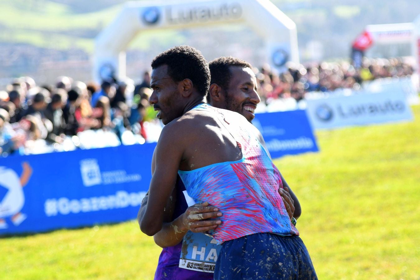 El bahrení de origen etíope Aweke Ayalew y la keniana Daisy Jepkemei se han impuesto en la 63 edición del cross de San Sebastián, disputado en el Hipódromo en un circuito lleno de barro que ha favorecido el espectáculo.