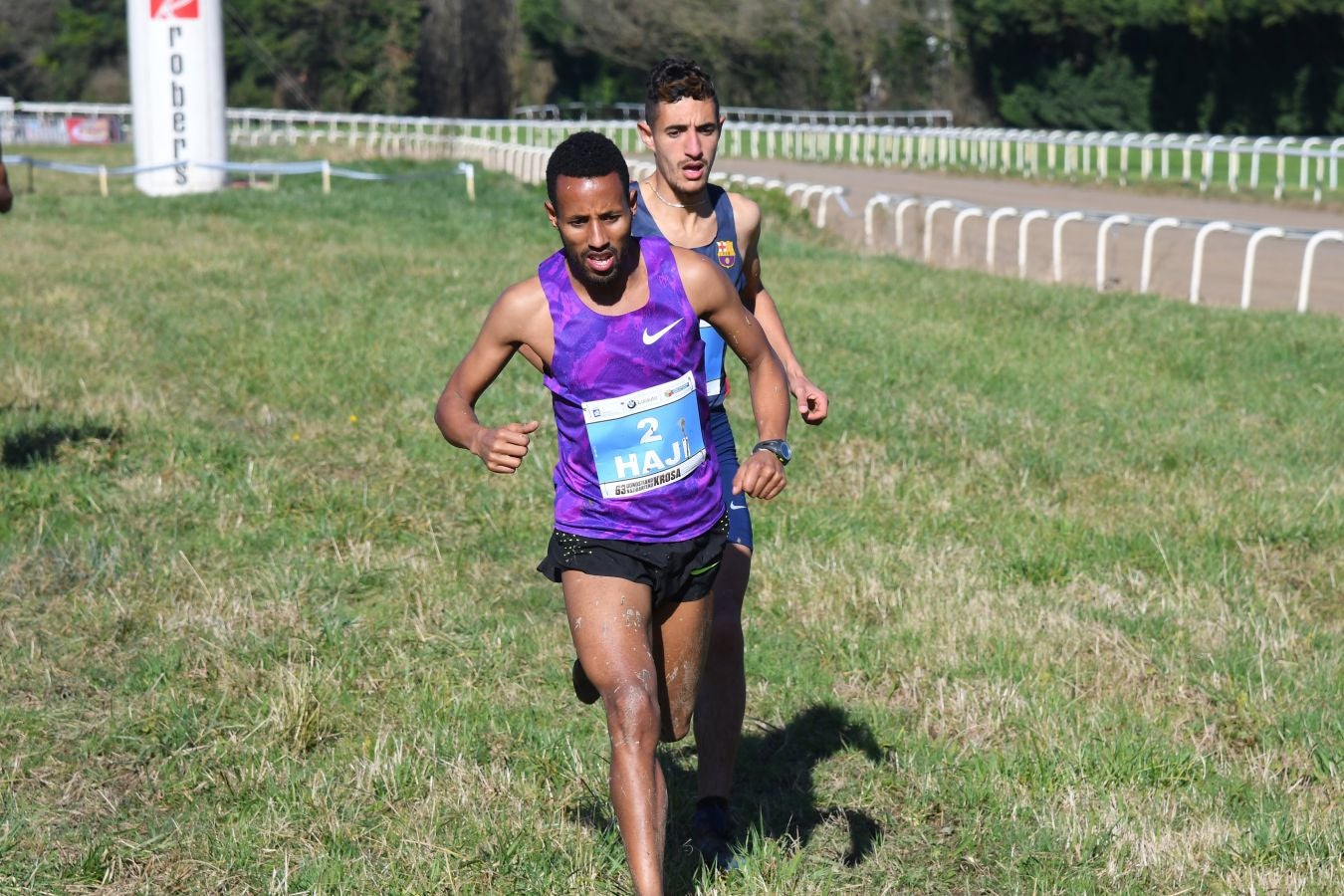 El bahrení de origen etíope Aweke Ayalew y la keniana Daisy Jepkemei se han impuesto en la 63 edición del cross de San Sebastián, disputado en el Hipódromo en un circuito lleno de barro que ha favorecido el espectáculo.