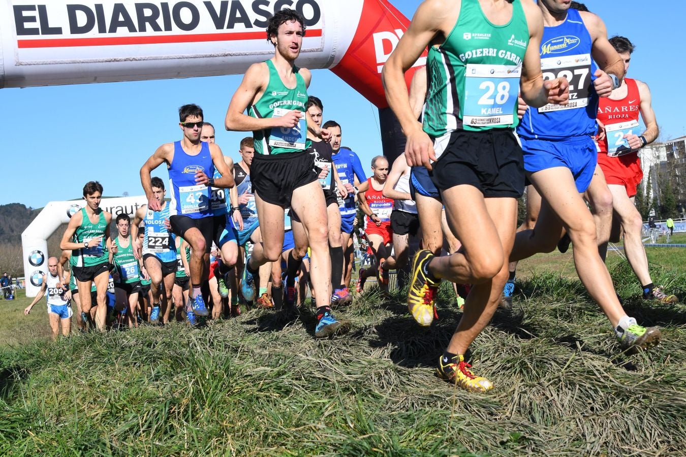 El bahrení de origen etíope Aweke Ayalew y la keniana Daisy Jepkemei se han impuesto en la 63 edición del cross de San Sebastián, disputado en el Hipódromo en un circuito lleno de barro que ha favorecido el espectáculo.