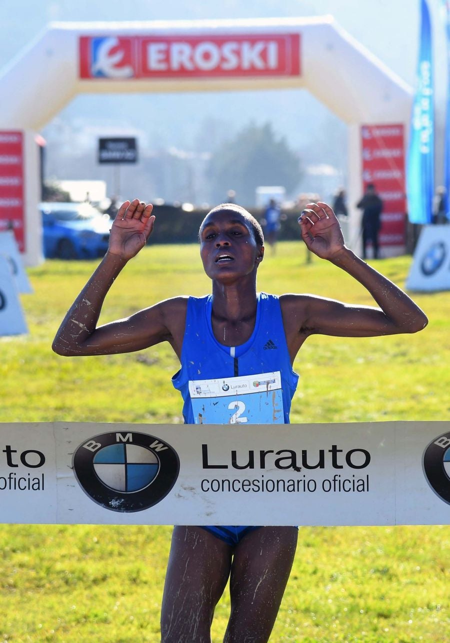 El bahrení de origen etíope Aweke Ayalew y la keniana Daisy Jepkemei se han impuesto en la 63 edición del cross de San Sebastián, disputado en el Hipódromo en un circuito lleno de barro que ha favorecido el espectáculo.