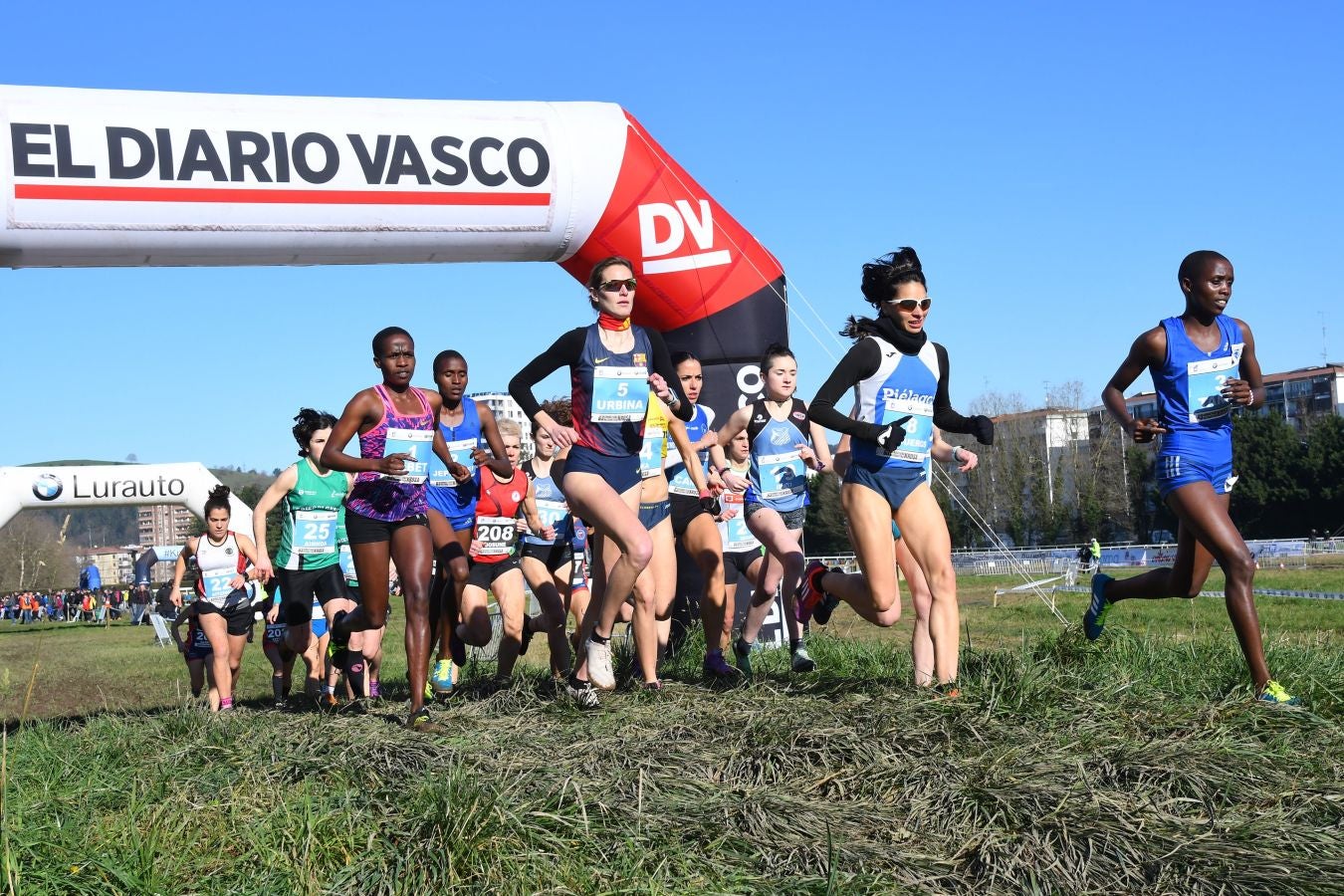 El bahrení de origen etíope Aweke Ayalew y la keniana Daisy Jepkemei se han impuesto en la 63 edición del cross de San Sebastián, disputado en el Hipódromo en un circuito lleno de barro que ha favorecido el espectáculo.