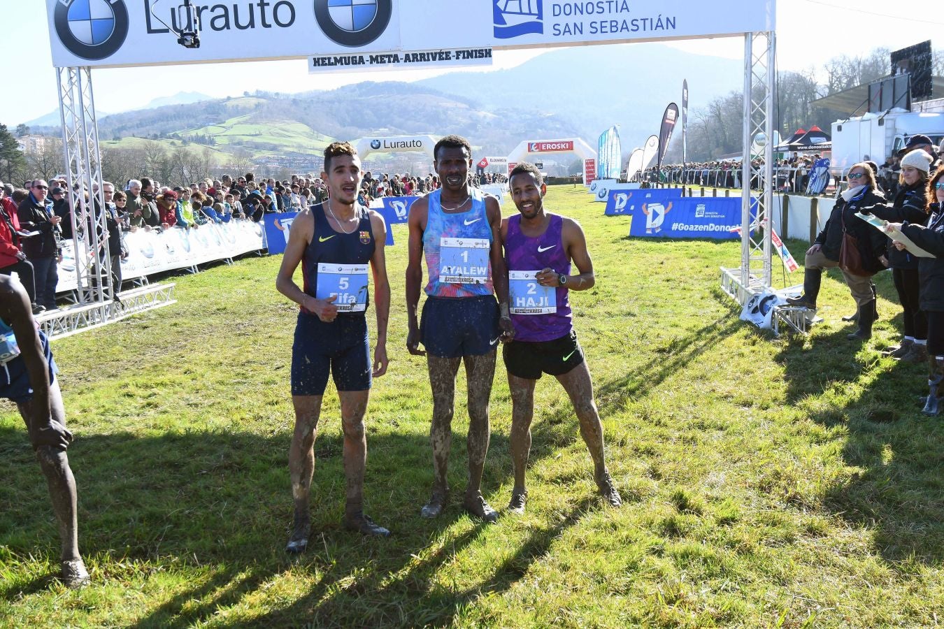 El bahrení de origen etíope Aweke Ayalew y la keniana Daisy Jepkemei se han impuesto en la 63 edición del cross de San Sebastián, disputado en el Hipódromo en un circuito lleno de barro que ha favorecido el espectáculo.