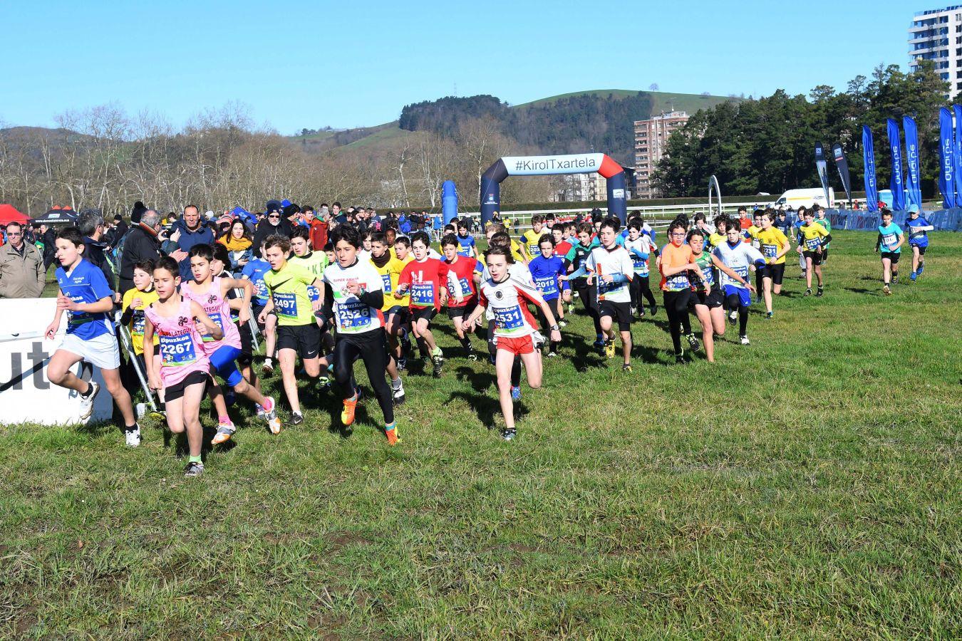 El bahrení de origen etíope Aweke Ayalew y la keniana Daisy Jepkemei se han impuesto en la 63 edición del cross de San Sebastián, disputado en el Hipódromo en un circuito lleno de barro que ha favorecido el espectáculo.