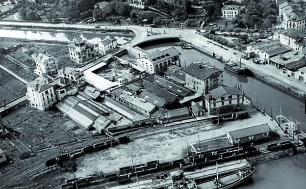 Muelle nuevo y zona industrial de Etxezarreta, en los 60. 