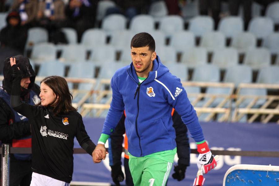 Las imágenes del partido que Real y Deportivo han disputado bajo la lluvia en el estadio de Anoeta
