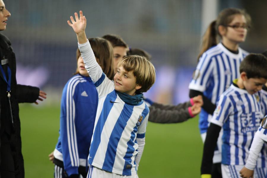 Las imágenes del partido que Real y Deportivo han disputado bajo la lluvia en el estadio de Anoeta