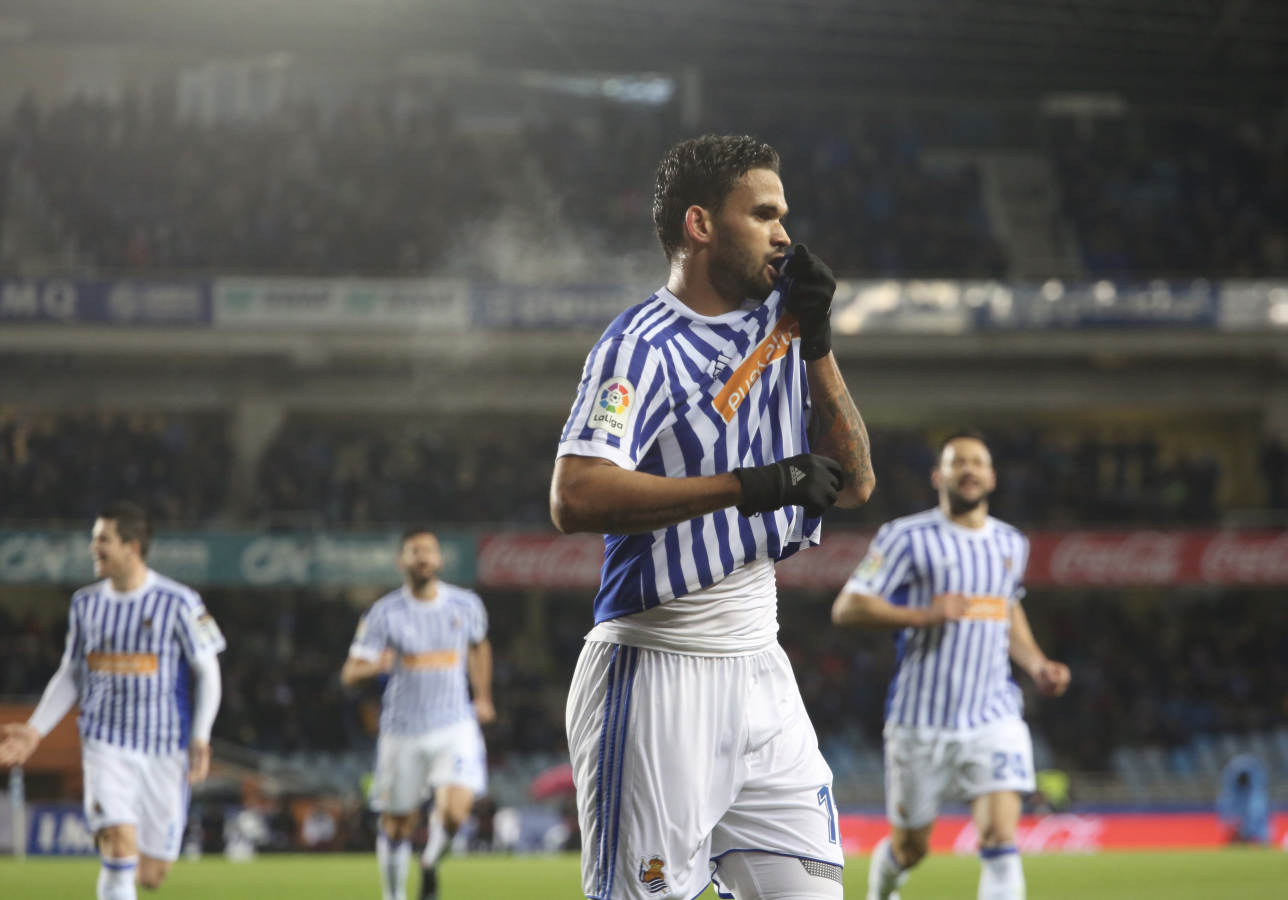 Las imágenes del partido que Real y Deportivo han disputado bajo la lluvia en el estadio de Anoeta