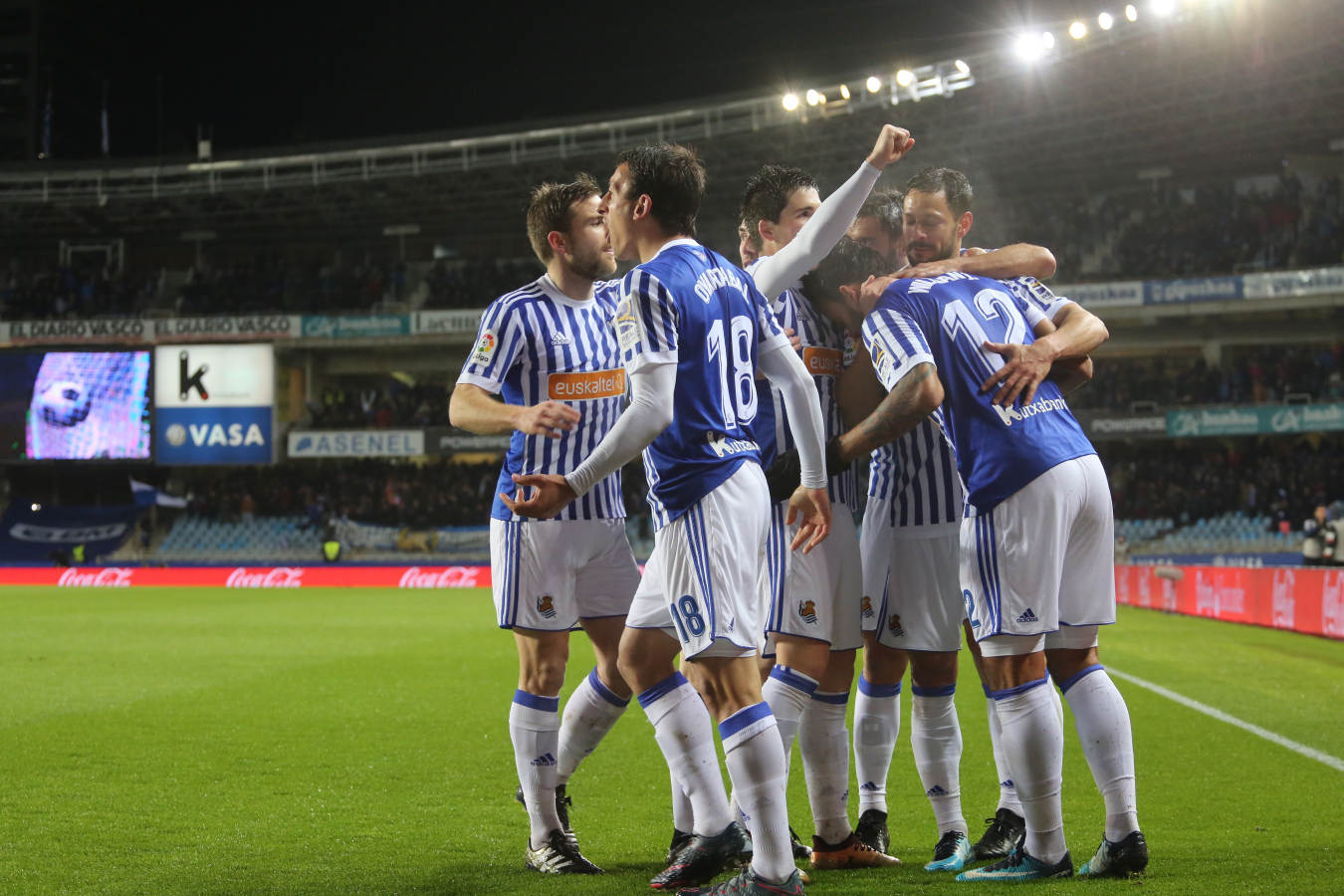 Las imágenes del partido que Real y Deportivo han disputado bajo la lluvia en el estadio de Anoeta