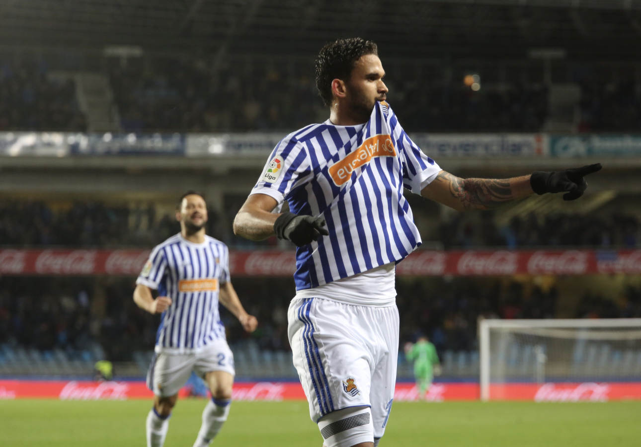 Las imágenes del partido que Real y Deportivo han disputado bajo la lluvia en el estadio de Anoeta