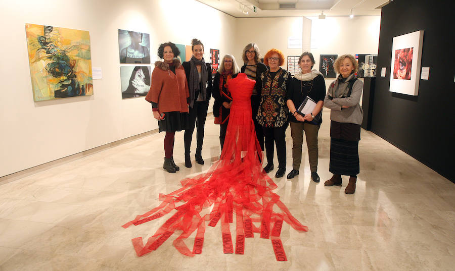 El centro cultural donostiarra Okendo acoge la exposición 'Traficadas, viajes a la esclavitud'. 