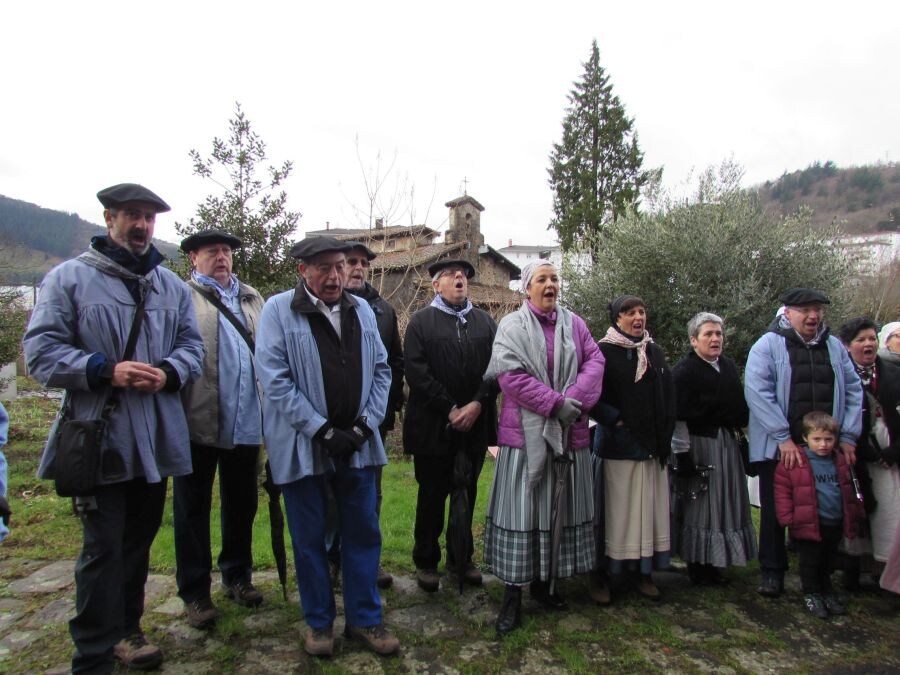 En la víspera del día de Santa Águeda, la localidad de Arrasate sale a la calle para celebrar una de sus fiestas más importantes. 