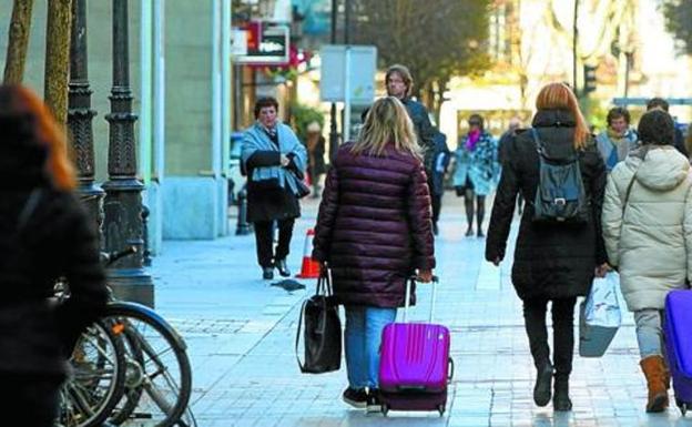 Euskadi bate su récord de turistas y progresa en la desestacionalización