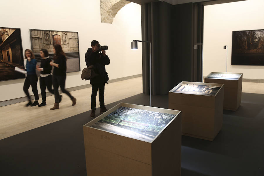 La exposición 'Luces en la memoria. Artes y conversaciones frente a la barbarie de ETA', organizada por la Diputación foral de Gipuzkoa en San Sebastián, se podrá ver en el Koldo Mitxelena, de San Sebastián, hasta el próximo 21 de abril.