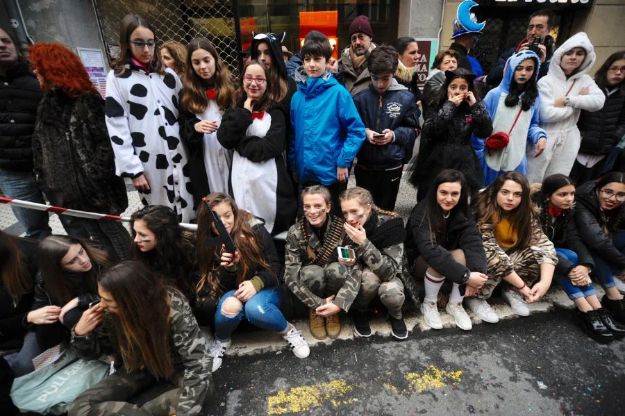 Juego de Tronos, Espartanos, Asia y mucha magia recorre el centro de Donostia gracias al desfile de Carnaval. 