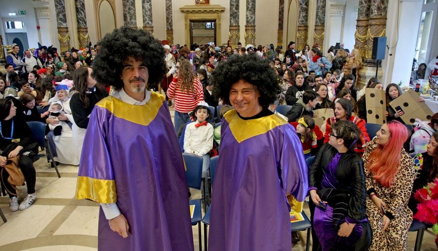 El alcalde de San Sebastián, Eneko Goia, ha cedido los poderes a la diosa Momo, quien dirigirá la ciudad durante los días de Carnaval. 