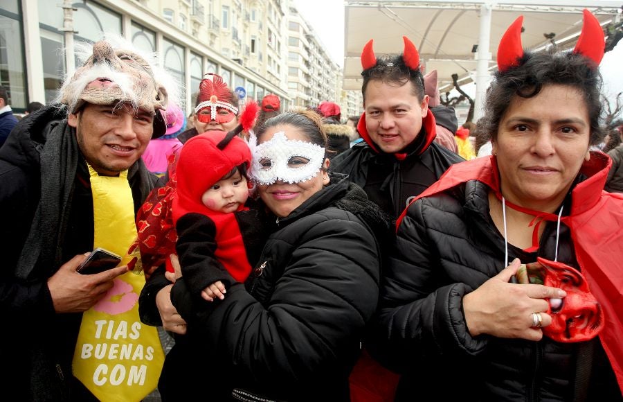 El alcalde de San Sebastián, Eneko Goia, ha cedido los poderes a la diosa Momo, quien dirigirá la ciudad durante los días de Carnaval. 