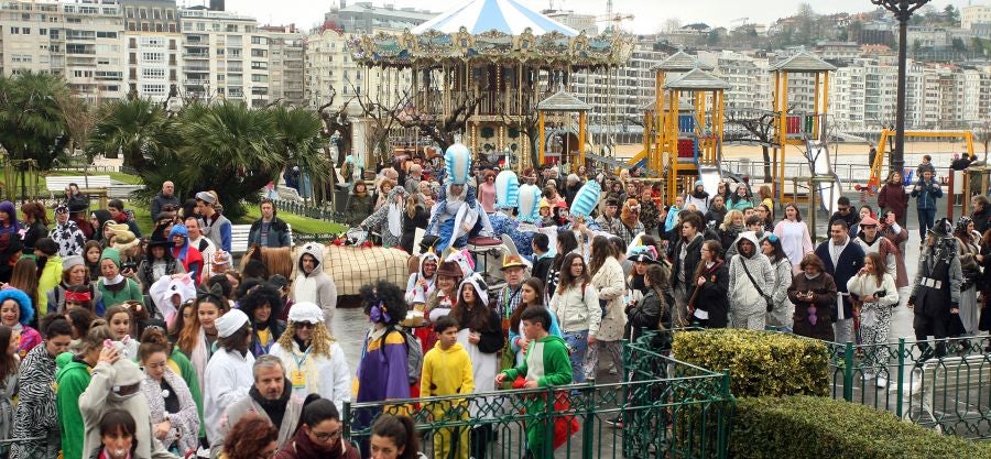 El alcalde de San Sebastián, Eneko Goia, ha cedido los poderes a la diosa Momo, quien dirigirá la ciudad durante los días de Carnaval. 