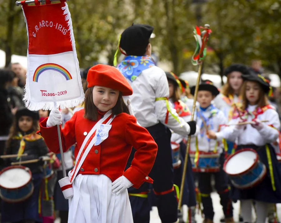 El grupo organizador de la tamborrada infantil, la sociedad Aiz Orratz-Veleta, celebró la semana pasada el 50 aniversario de su festival infantil y afronta este carnaval también con el 75 aniversario de su charanga.