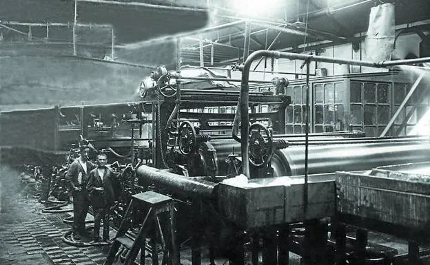 Antigua imagen de la maquinaria de la empresa Papelera Portu, posterior, Oria de Zizurkil. 